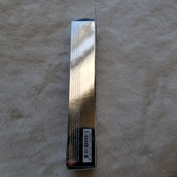 Becca Weightless Blur Skin Love Foundation - Picture 3 of 6